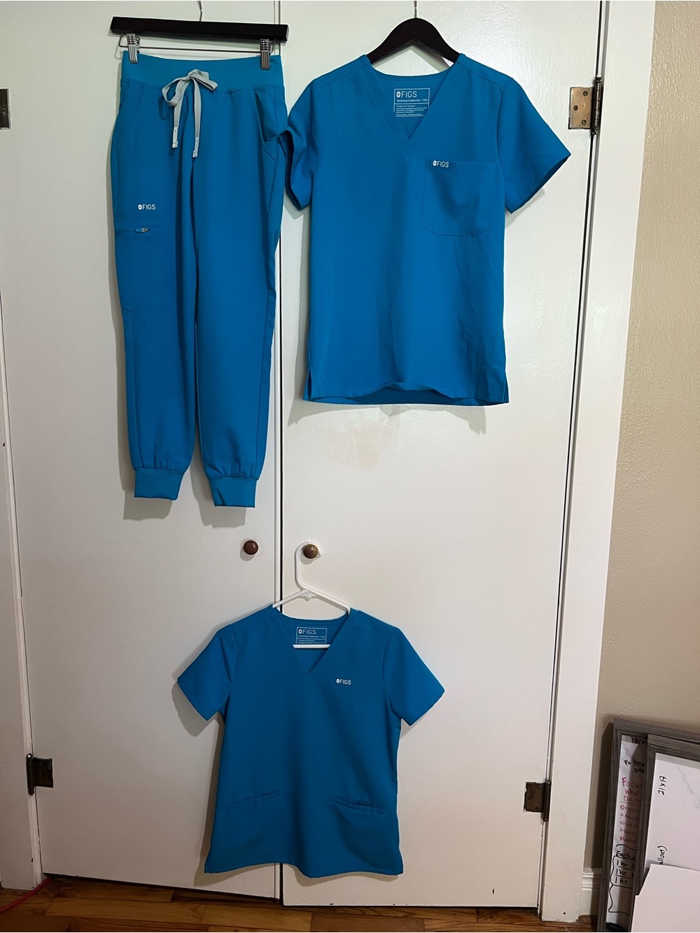 Figs Scrubs Set in Electric Blue 3 Piece Set (Bright Teal)